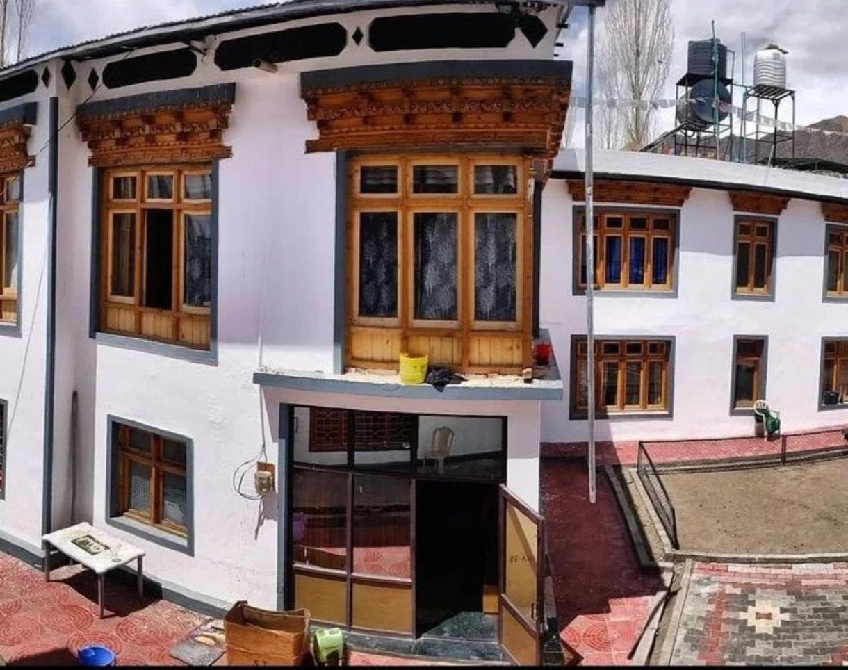 Sky Land Hostel Leh Exterior photo